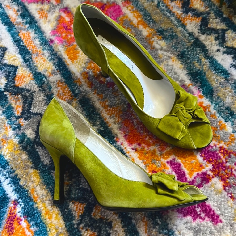 Italian cute low heeled green shoes